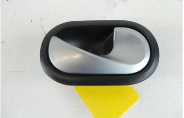 Renault Twingo 2 ab 2012 Innengriff T&uuml;rgriff vorn rechts 8200028486 silber